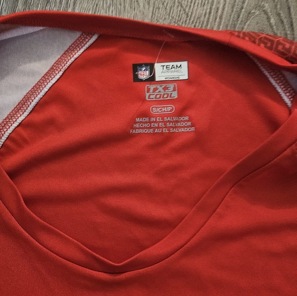 Tampa Bay Buccs Cool V-Neck Shirt Size S
